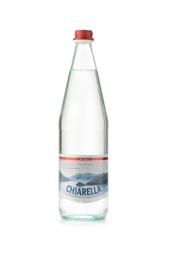 Вода Кьярелла в белой стеклянной бутылке н/газ 0,75л